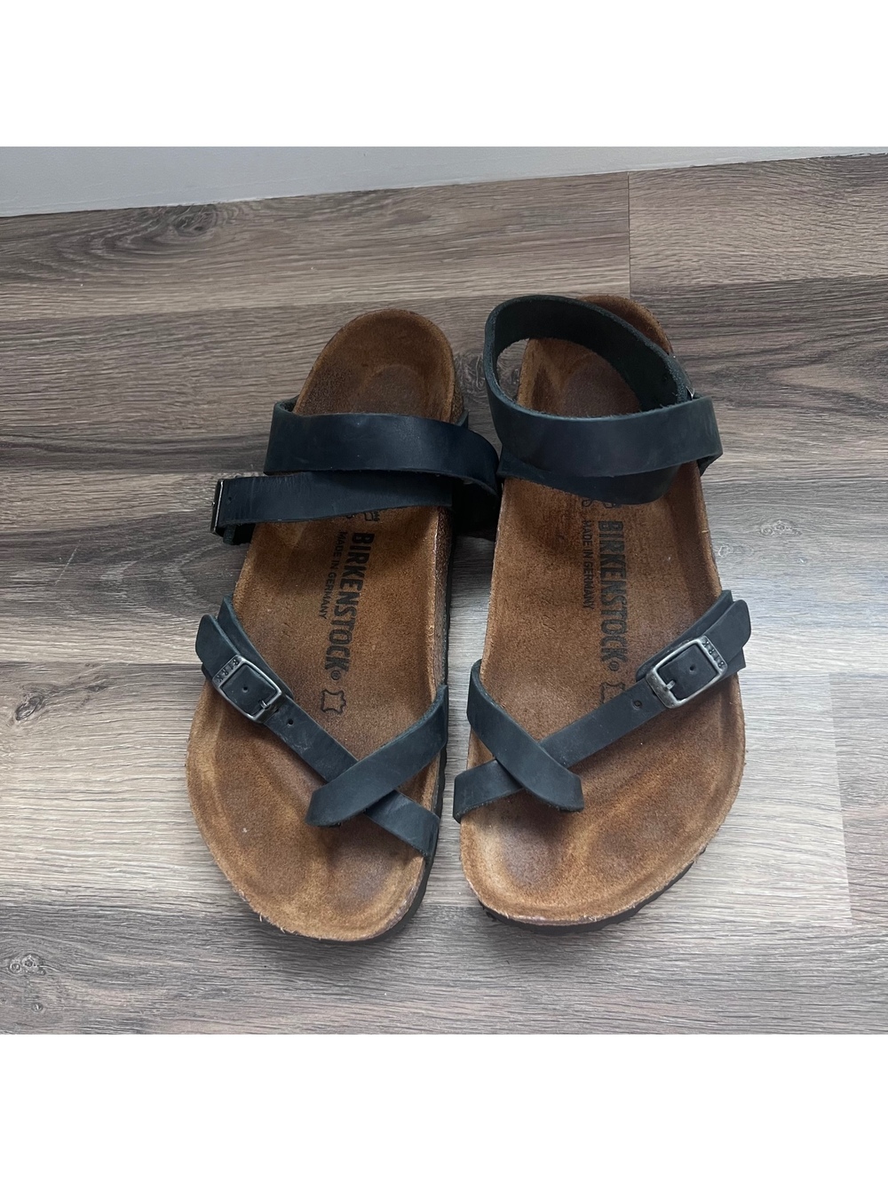 Birkenstock black strappy sandal with ankle strap women's size (7.5) 38